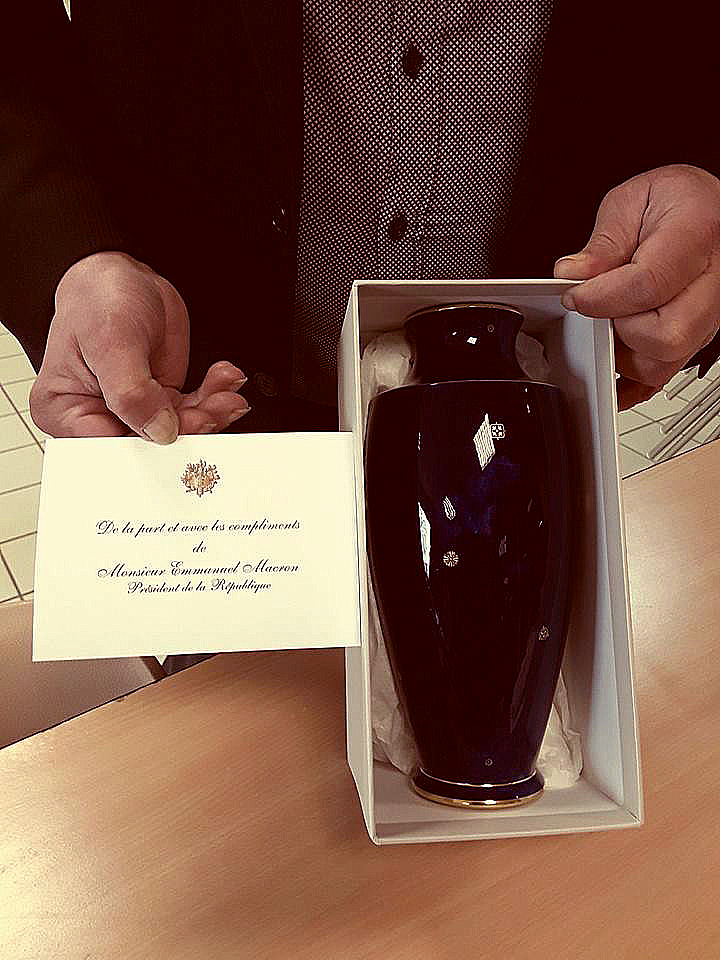 Le Pistage français honoré par le Vase de Sèvres du Président de la